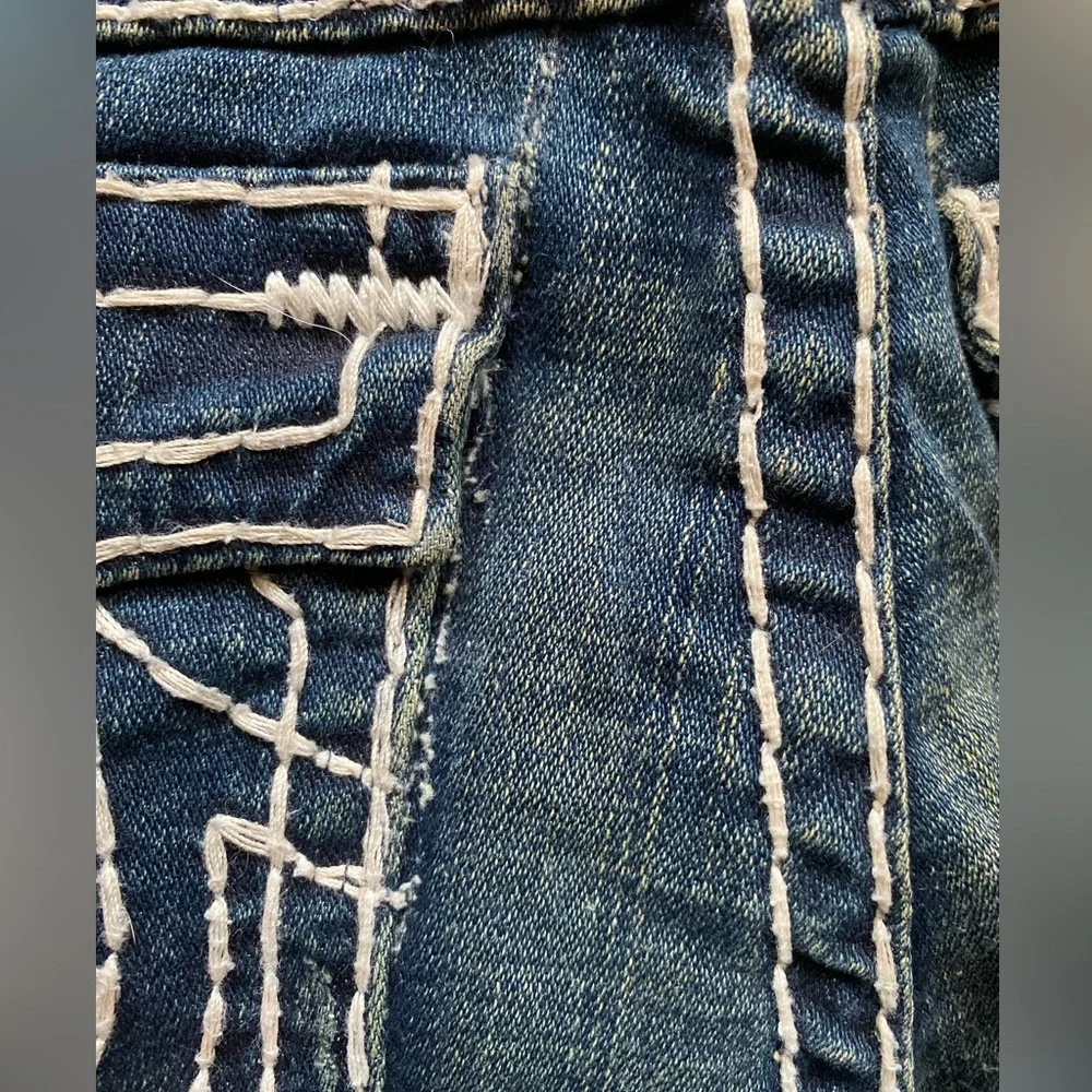 True Religion Dark Blue Denim Jeans with White Stitching - Picture 6 of 7